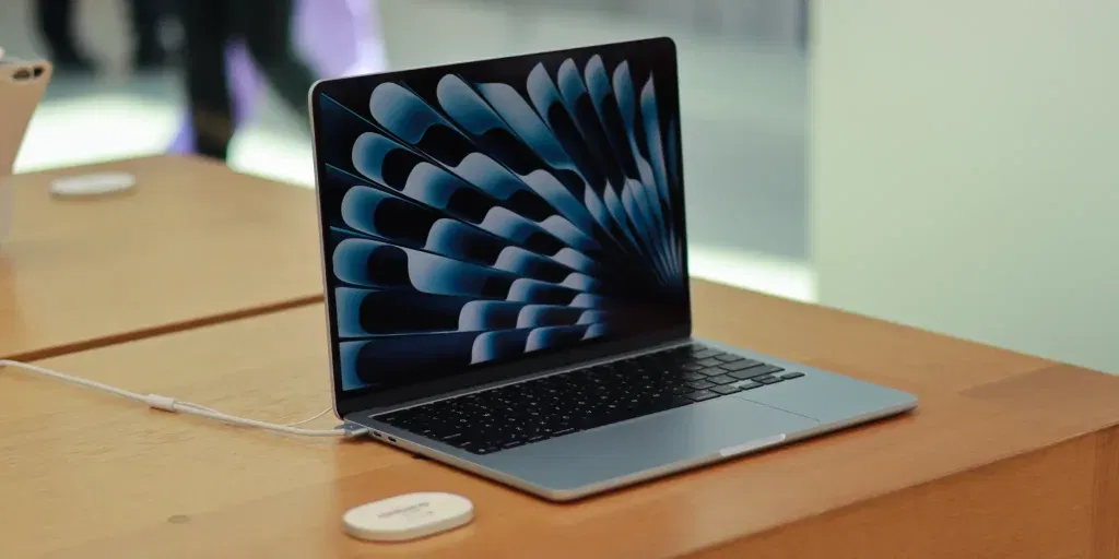 Apple macbook a18 pro 1