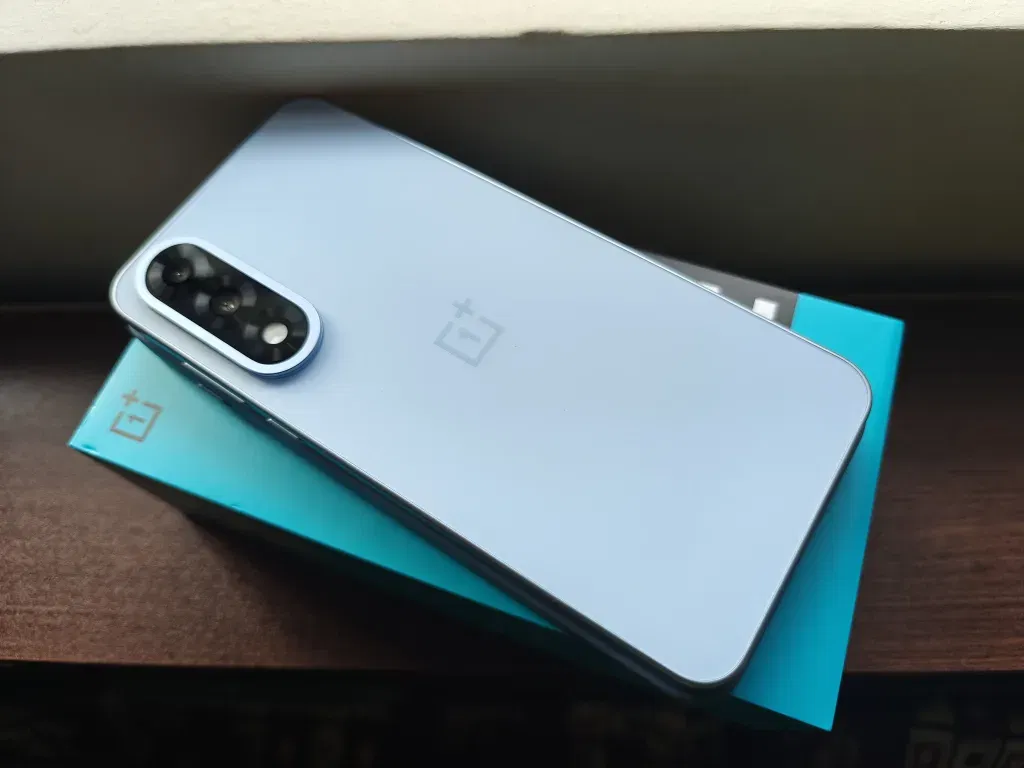OnePlus Nord 5 Review: Snapdragon 8s Gen 3 Delivers Flagship Performance at Mid-Range Pricing