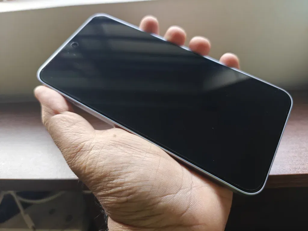 OnePlus Nord 5 Review: Snapdragon 8s Gen 3 Delivers Flagship Performance at Mid-Range Pricing