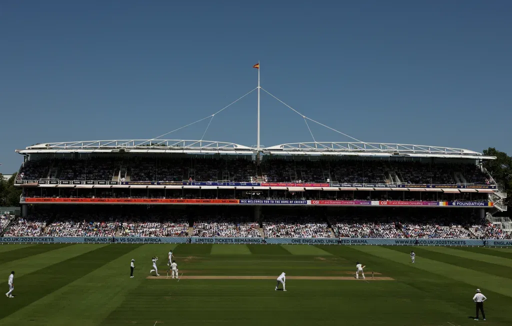 Why Do Test Cricketers Wear White? 
