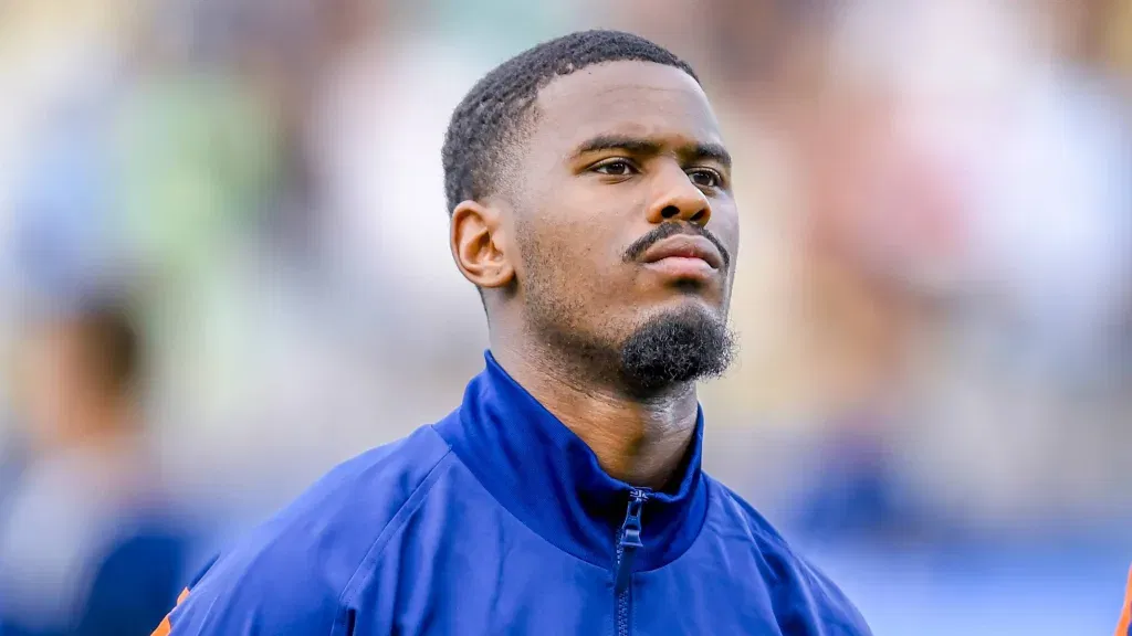Chelsea Close to Securing Jorrel Hato as Dutch Defender Pushes for Stamford Bridge Move
