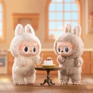 Labubu doll (1)