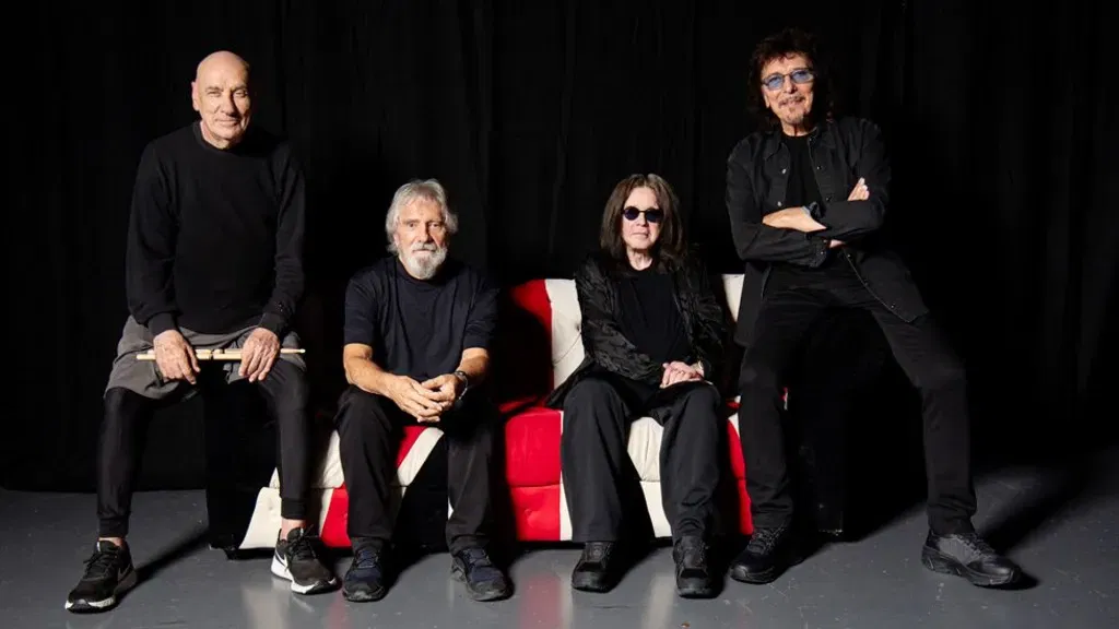 Left to right bill ward, geezer butler, ozzy osbourne and tony iommi performed together for the first time since 2005