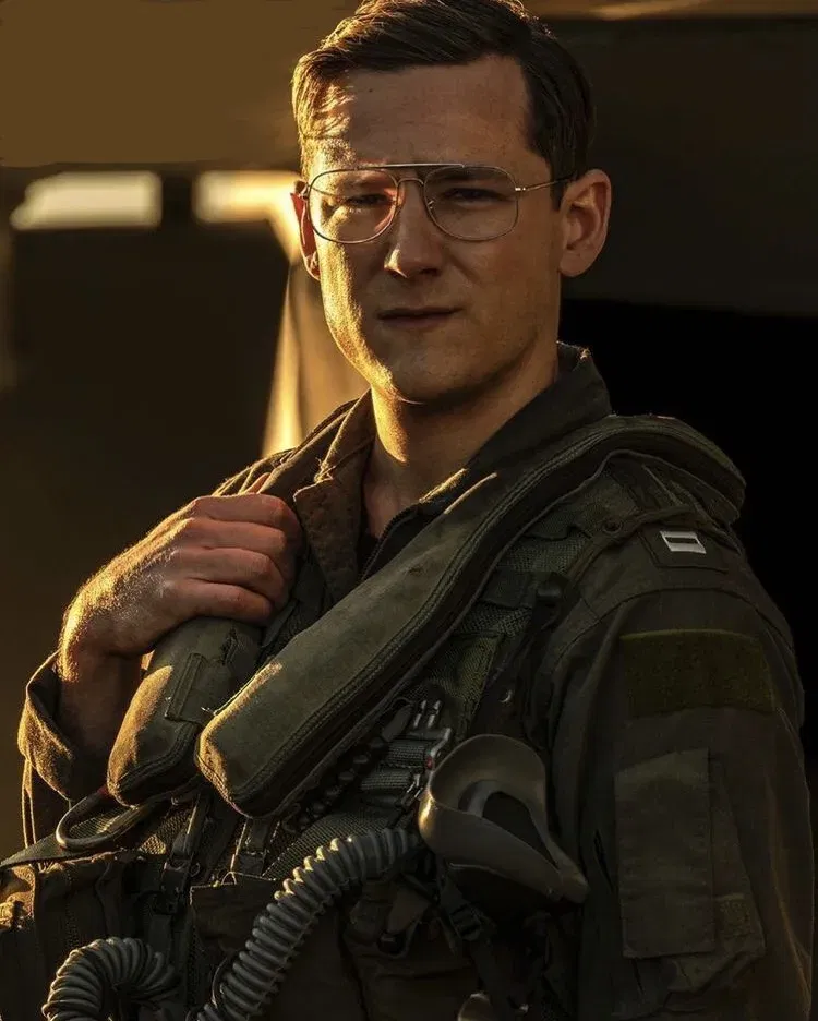Lewis pullmanin in top gun
