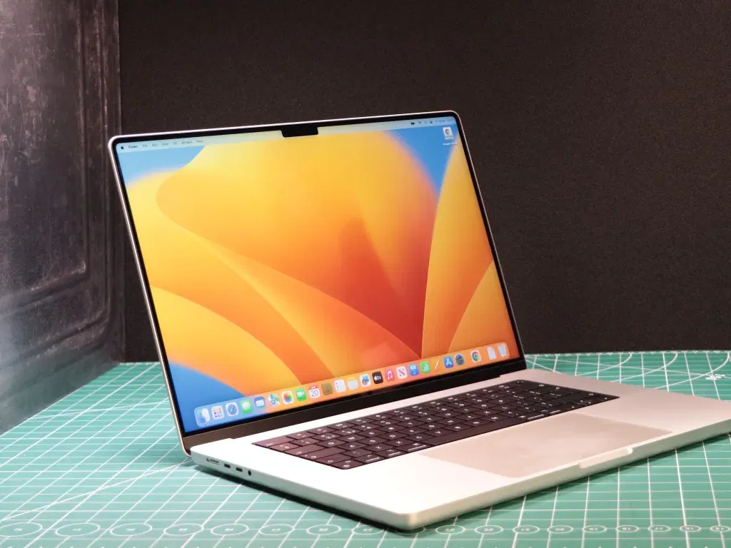 MacBook Pro OLED