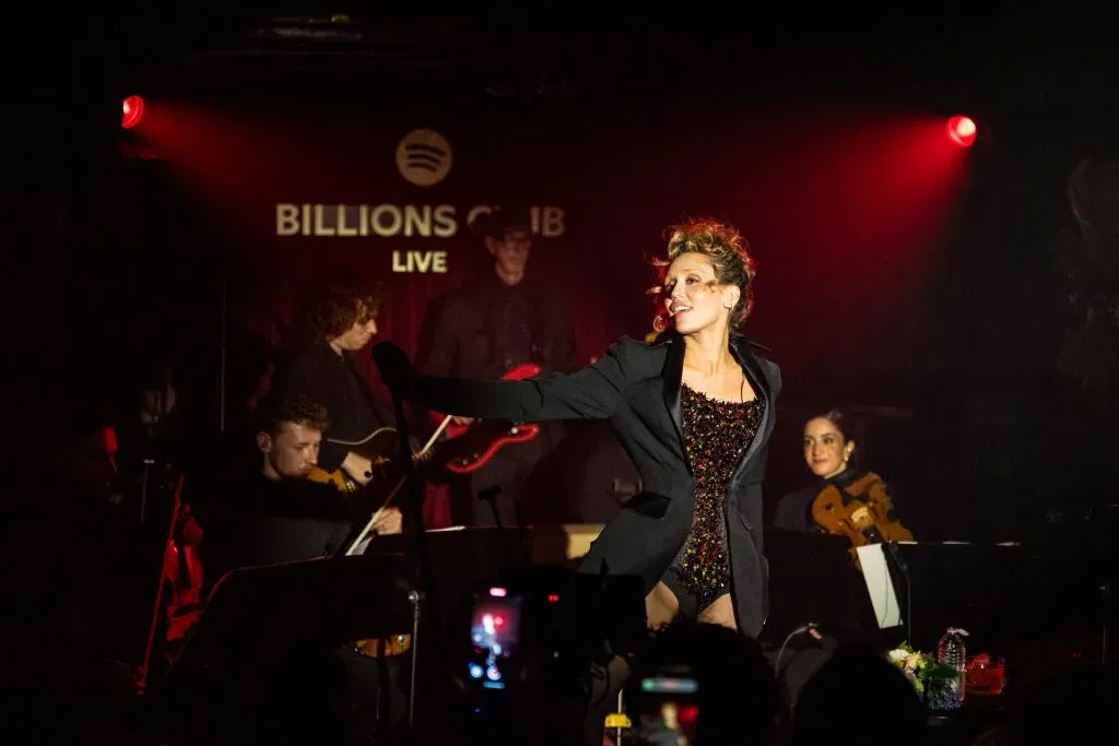 Miley cyrus billions club concert