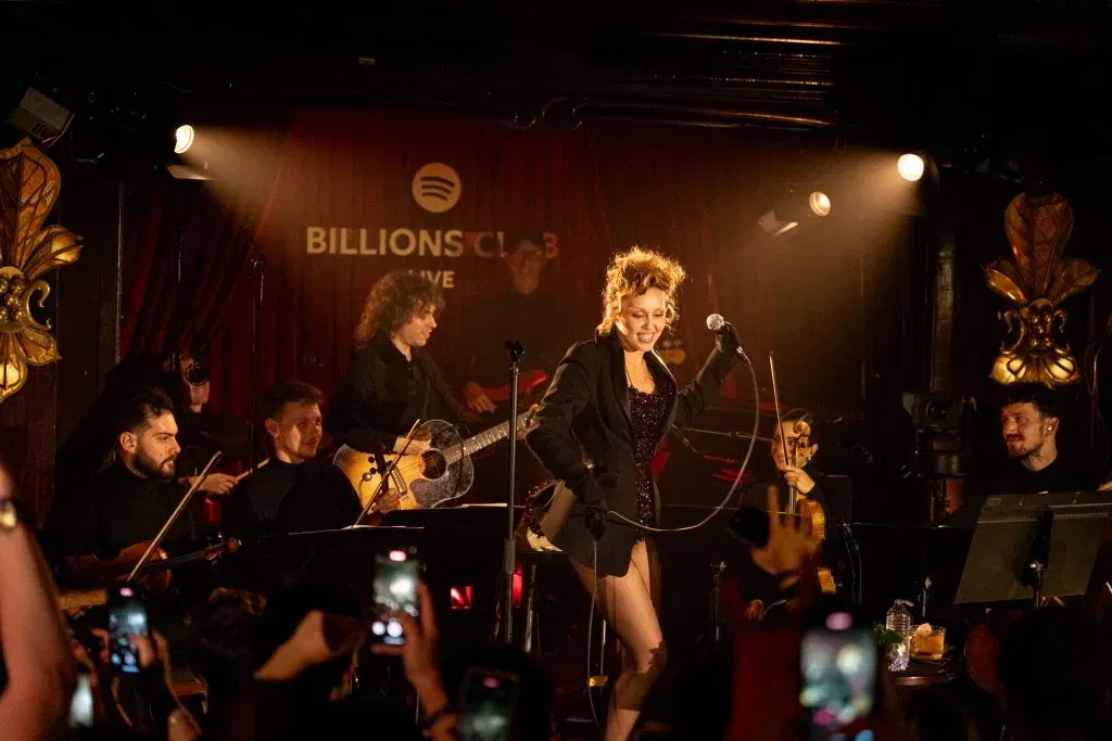 Miley cyrus billions club concert