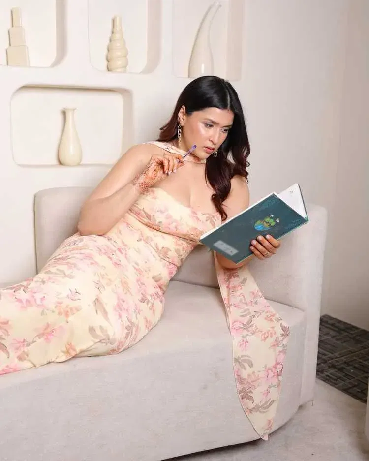 Mannara Chopra