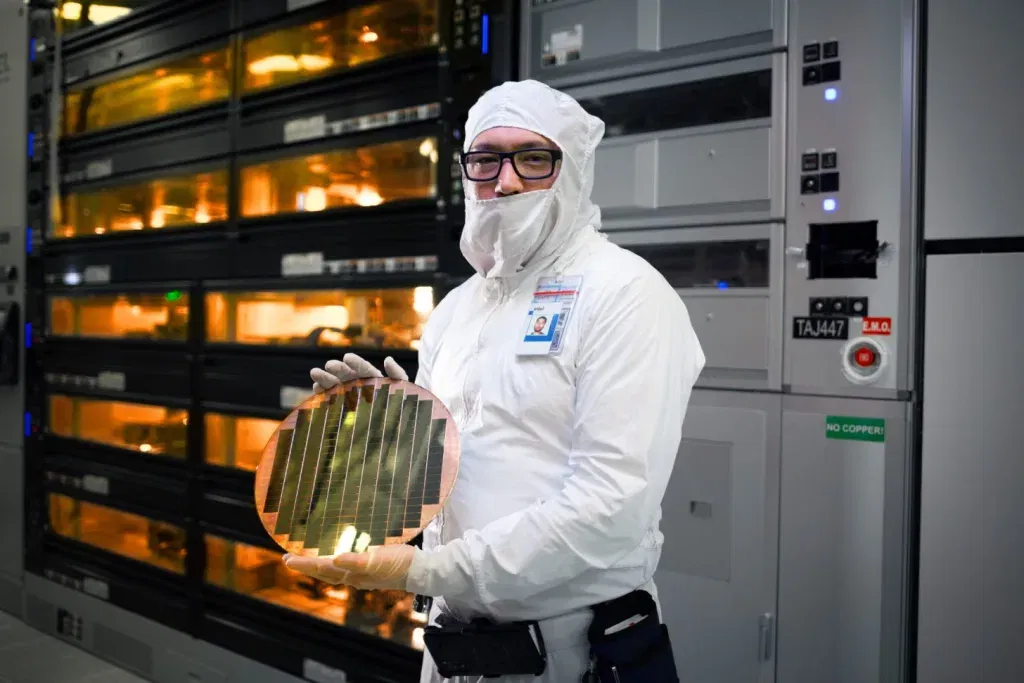 Apple Eyes Intel 14A 