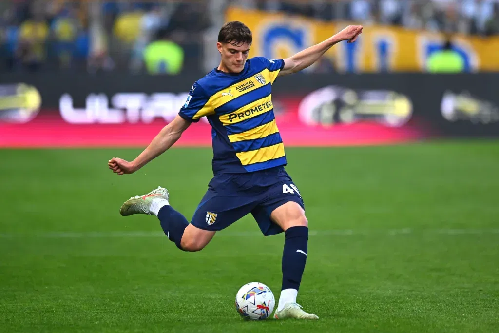 Liverpool sign giovanni leoni from parma