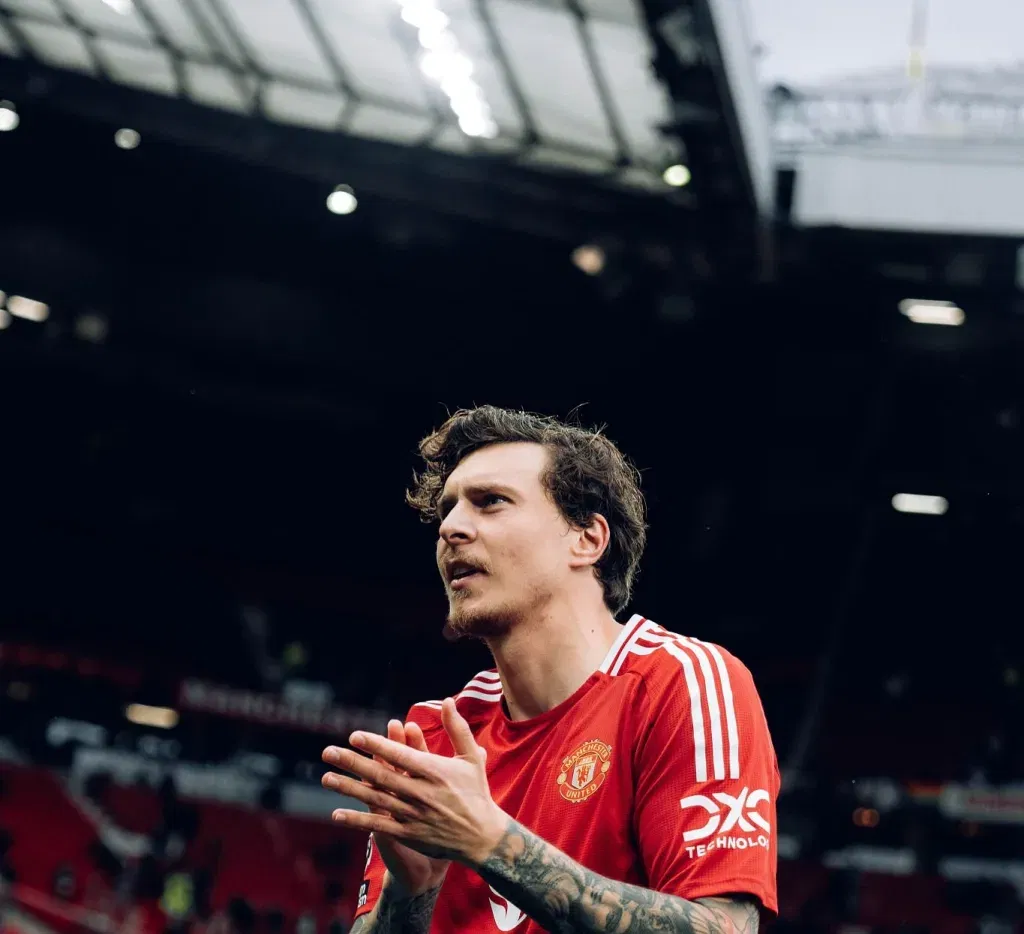 Viktor lindelof to sign for fiorentina