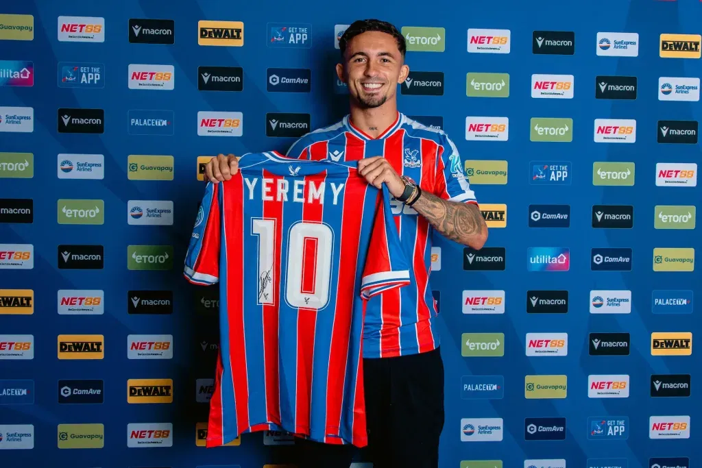 Yeremy pino signs for palace