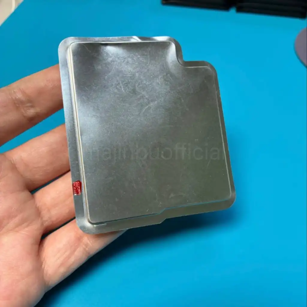 Iphone 17 pro metal battery 2