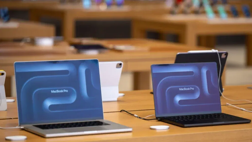 Apple m5 macbook 3