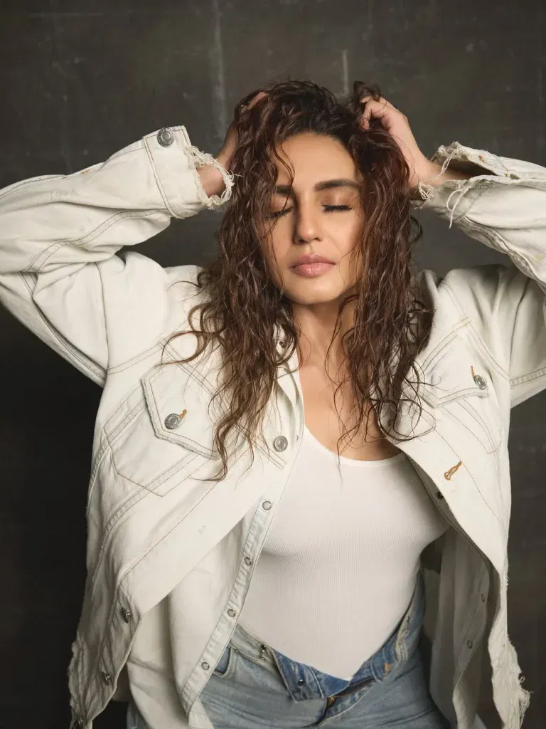 Huma qureshi engaged to rachit singh