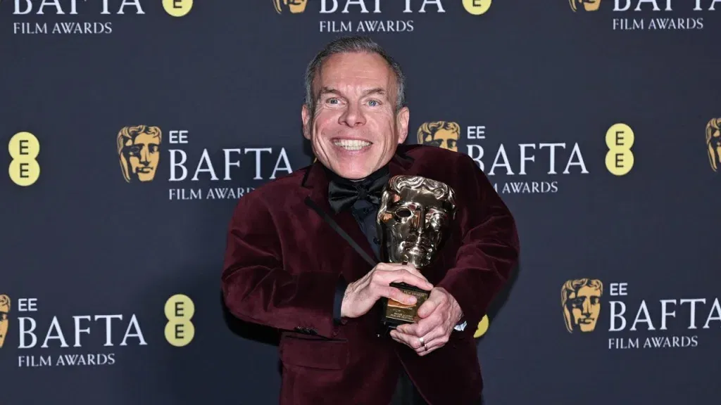 Warwick davis will return as professor filius flitwick in hbo’s new ‘harry potter’ reboot series