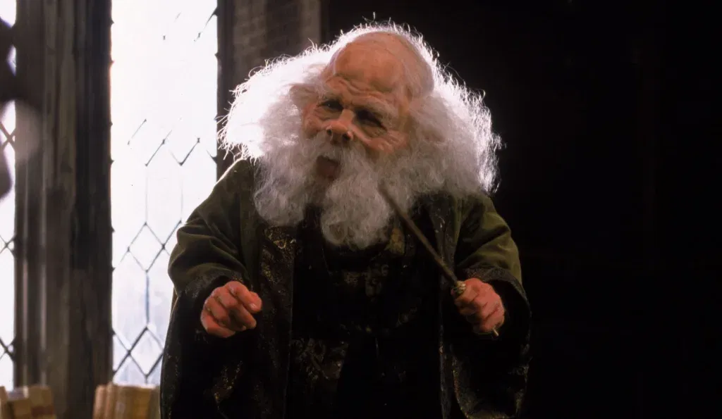 Warwick davis will return to play professor flitwick