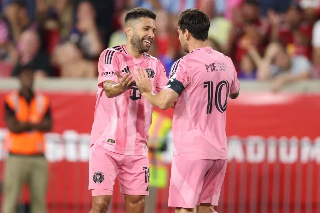 Jordi alba and messi